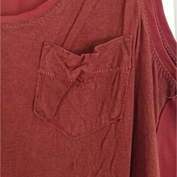 H&M Sleeveless High-Low Top with Front Pocket - wine color size 6 - Picture 4 of 9